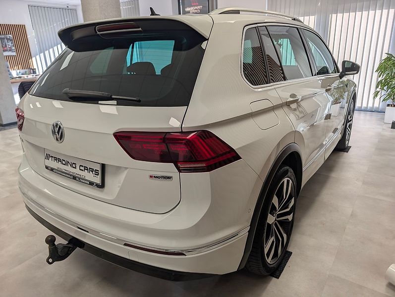 Volkswagen Tiguan 2.0 TDI 4X4 R-LINE - fotka 9 z 27