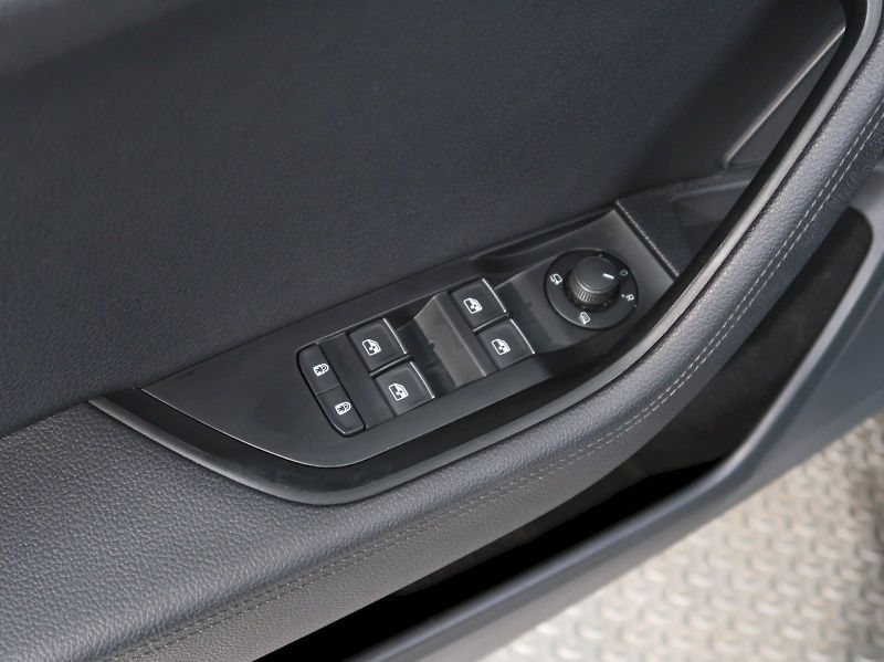 Škoda Superb (2023) LAURIN&KLEMENT 2.0TSI 206KW 4x - fotka 43 z 47