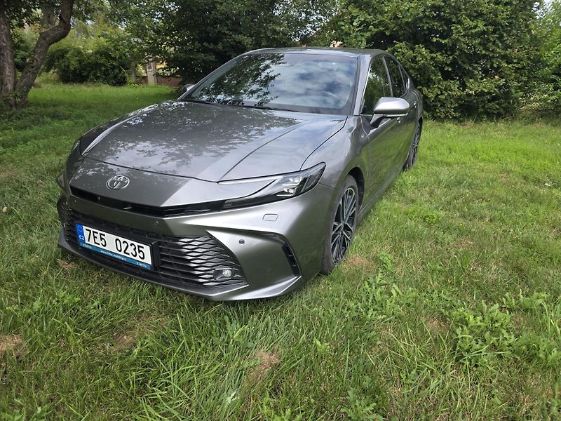 Toyota Camry (2024) 2.5HEV 231PS EXECUTIVE - fotka 2 z 15