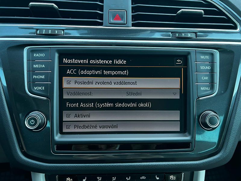Volkswagen Tiguan 2.0TDI DSG 4Motion Virtual TZ - fotka 19 z 28