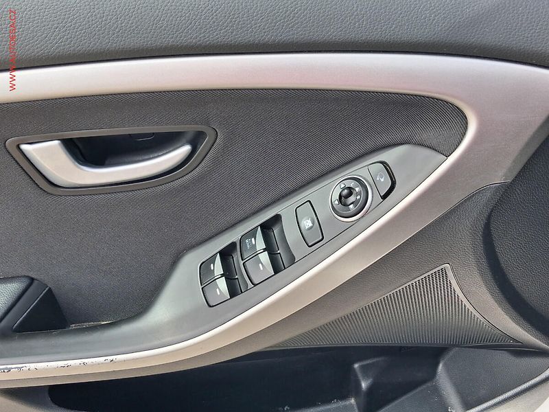Hyundai i30 (2015) 1.6GDi, 2.maj,ČR, AC, výhřev - fotka 11 z 18