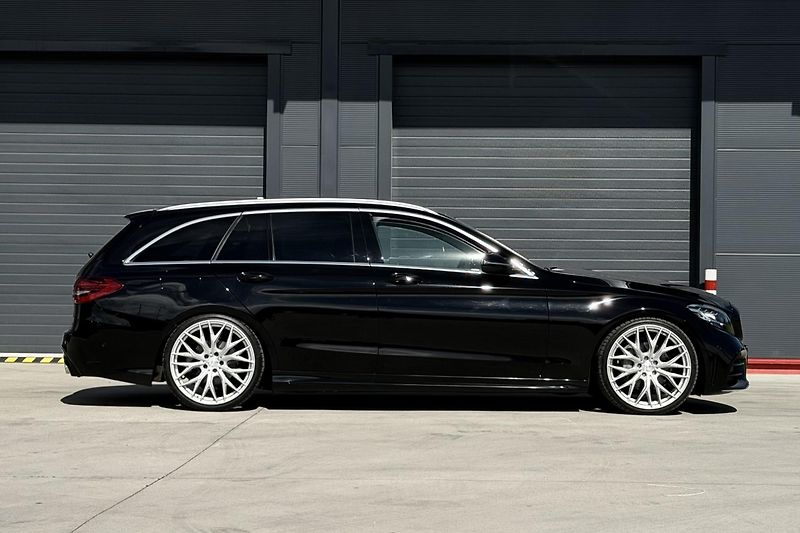 Mercedes-Benz Třídy C (2020) C 220d 4Matic AMG Line - fotka 19 z 81