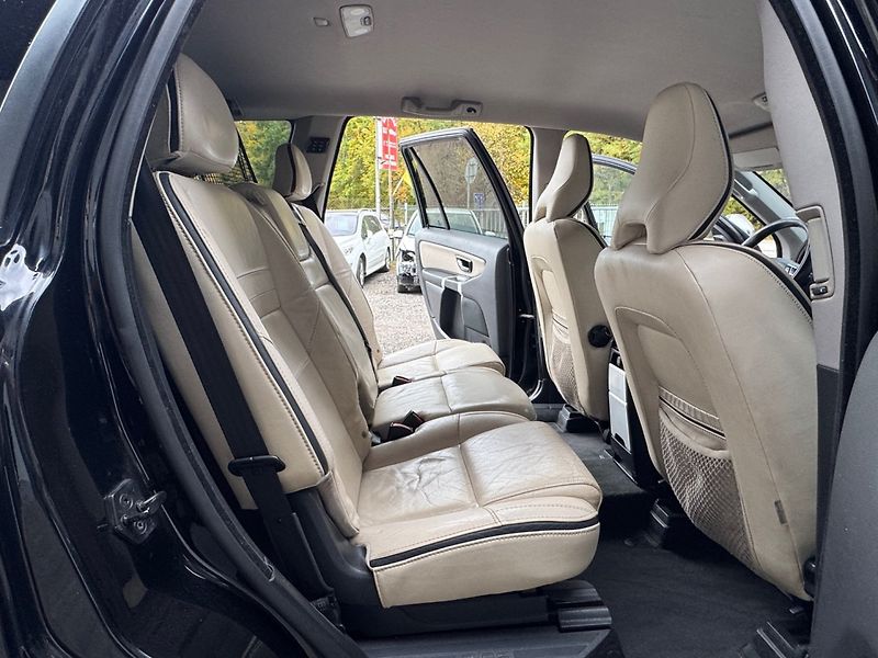 Volvo XC90 (2009) D5 AWD 7Míst R-Design - fotka 13 z 37
