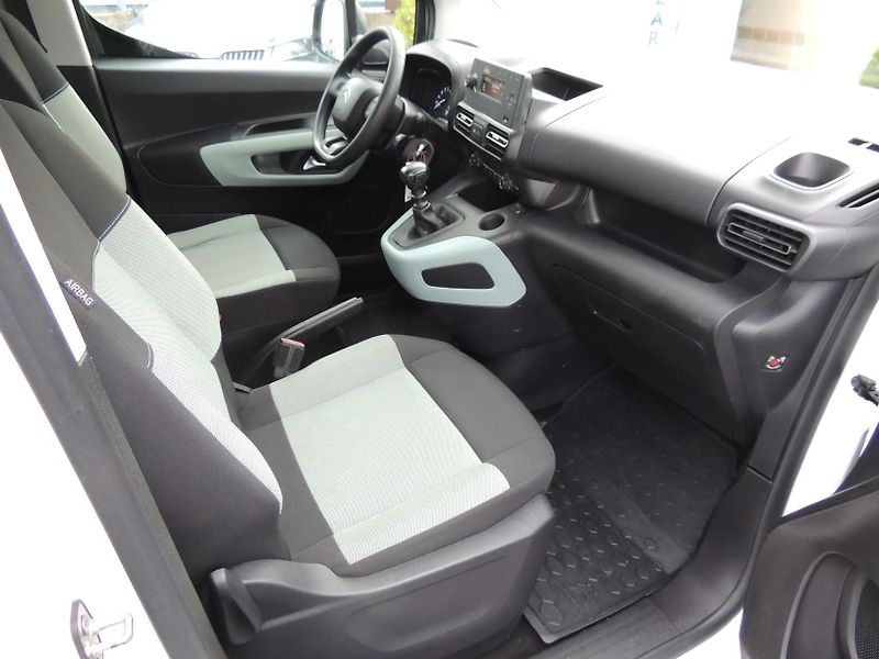 Citroën Berlingo (2019) 1.2Puretech,Live,81kw,ČR,1.maj - fotka 32 z 55