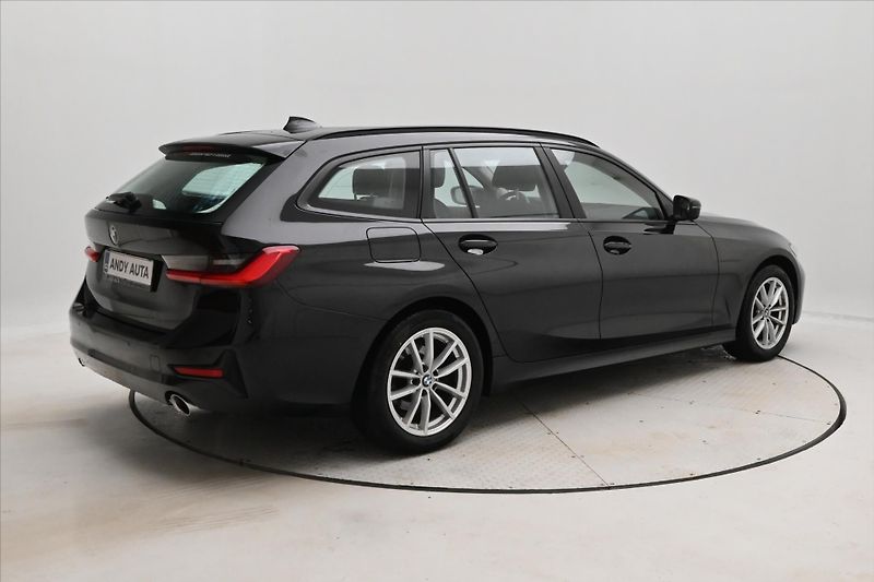 BMW Řada 3 2,0 320d 140 kW Steptronic Zár - fotka 5 z 31