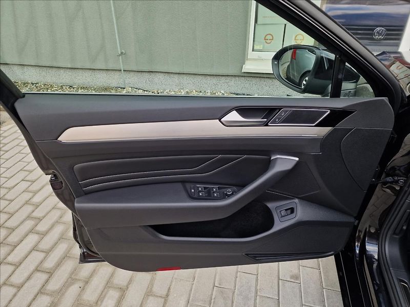 Volkswagen Passat 2.0TDI 147kW 4MOTION DSG Eleg - fotka 38 z 50