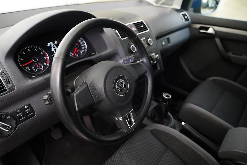 Volkswagen Touran - fotka 5 z 6