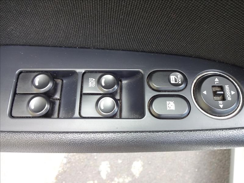 Hyundai i30 1,4i 16V 80kW LPG COMBI - fotka 18 z 46