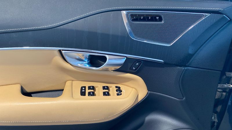 Volvo XC90 INSCRIPTION, B5 AWD, 173+10 kW - fotka 28 z 37
