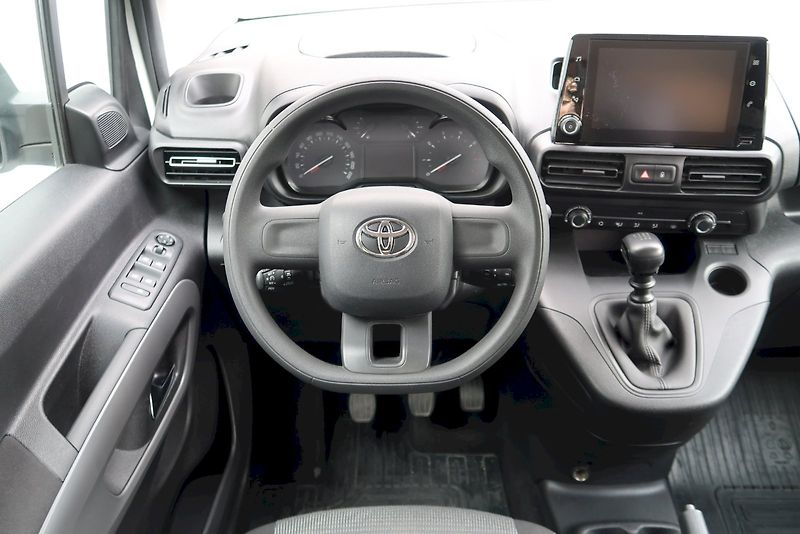 Toyota ProAce City Verso (2022) Business Shuttle 1,2 T Long /8 - fotka 10 z 32