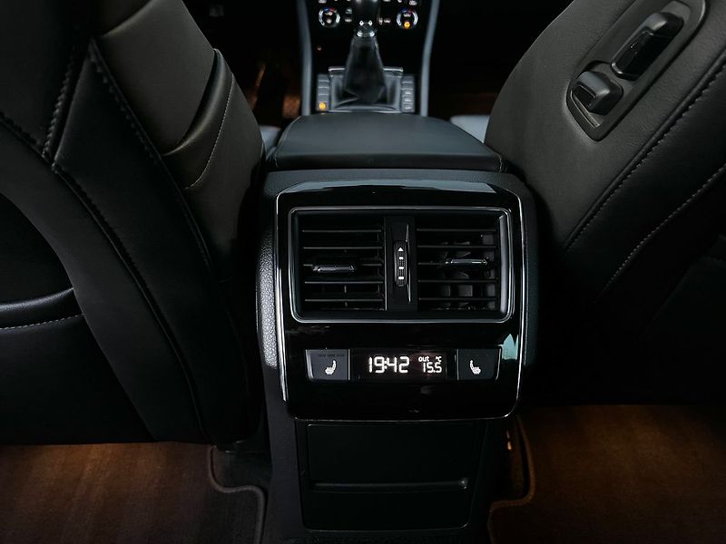 Škoda Superb (2019) 2.0TDI-STYLE-P.KAMERA-TAŽNÉ.Z - fotka 20 z 50