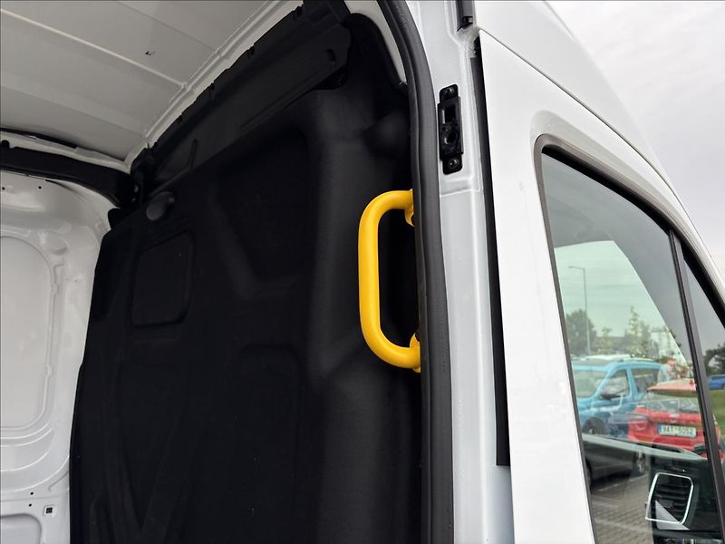 Ford Transit 2,0 EcoBlue 96kW L3 DPH - fotka 13 z 39