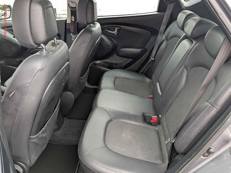 Hyundai ix35 (2012) 1.6GDi, ČR, AC, TZ, park - fotka 10 z 16