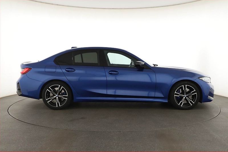 BMW Řada 3 (2023) M340d xDrive - fotka 6 z 20