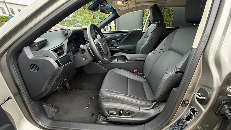 Lexus ES 300h 300H 2,5 HEV BUSINESS EDITION - fotka 9 z 25