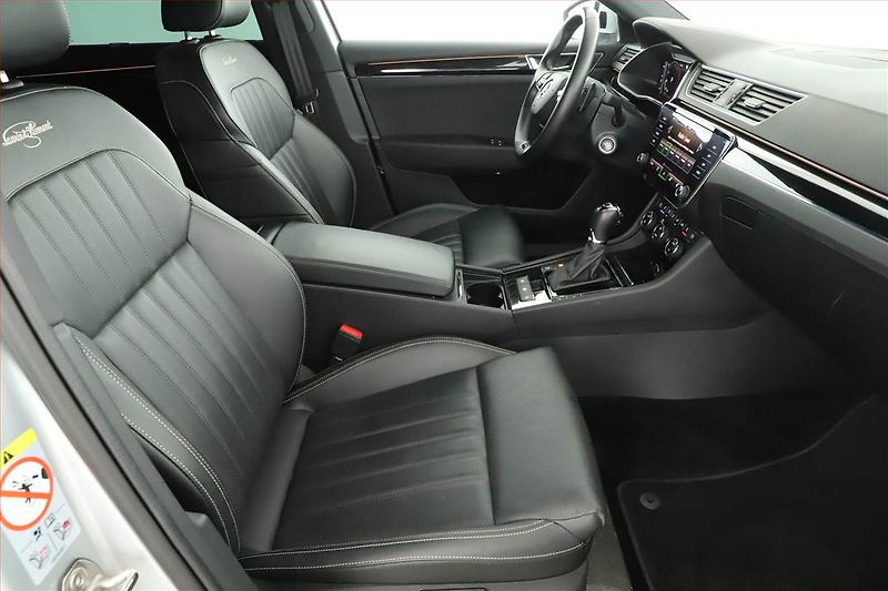 Škoda Superb (2022) Laurin&Klement 2.0 TDI - fotka 9 z 25