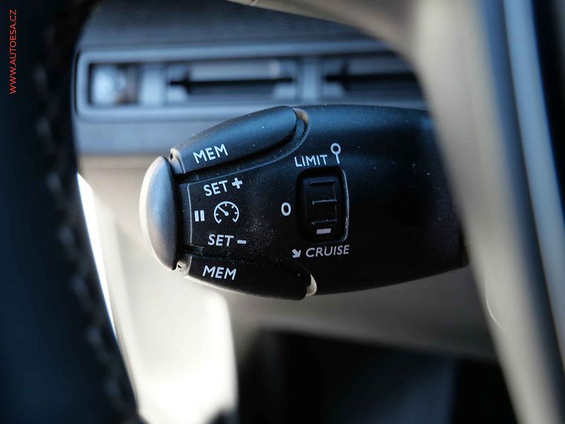 Peugeot 3008 (2018) 1.6 HDi, 1.maj,ČR, Active - fotka 13 z 20