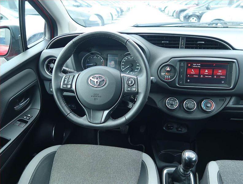 Toyota Yaris (2020) 1.5 Dual VVT-i, Serv.kniha - fotka 7 z 15