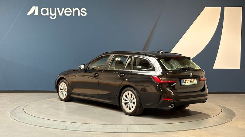 BMW Řada 3 2.0 318d Touring - fotka 3 z 15