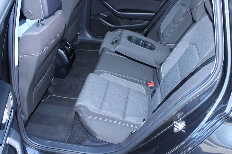 Volkswagen Passat (2022) 1.5 TSI 110kW DSG Head UP disp - fotka 19 z 35