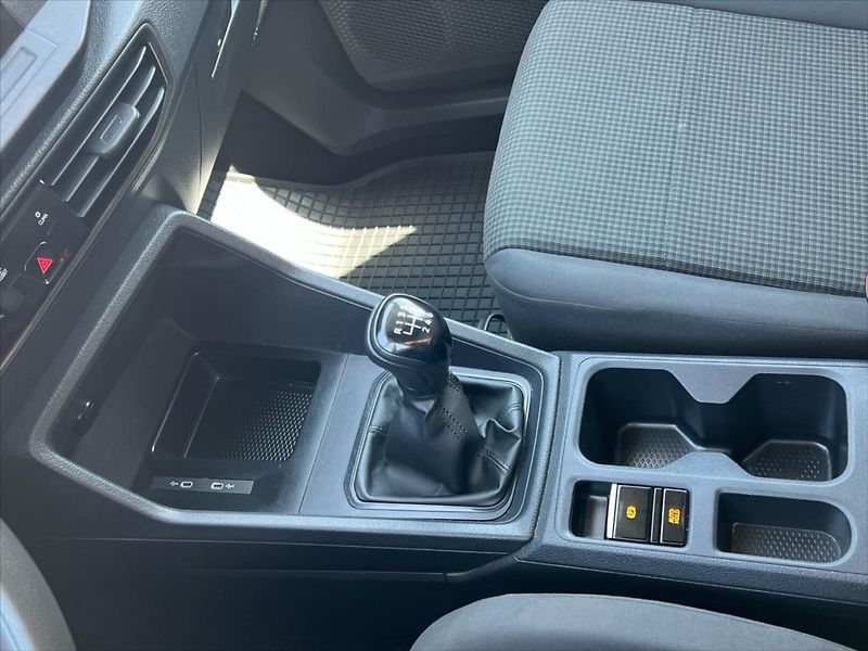 Volkswagen Caddy 2,0 TDi 75kW skříň - fotka 18 z 23