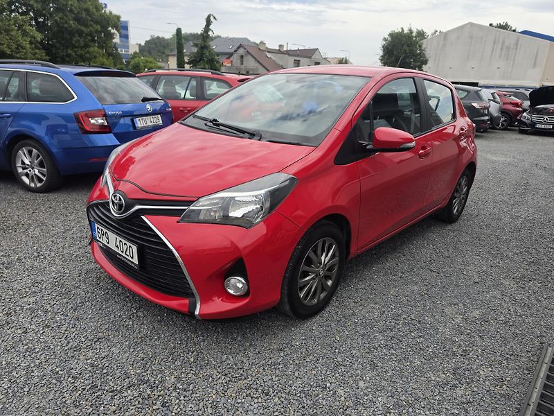 Toyota Yaris 1.3 VVTI Automat  - fotka 2 z 15