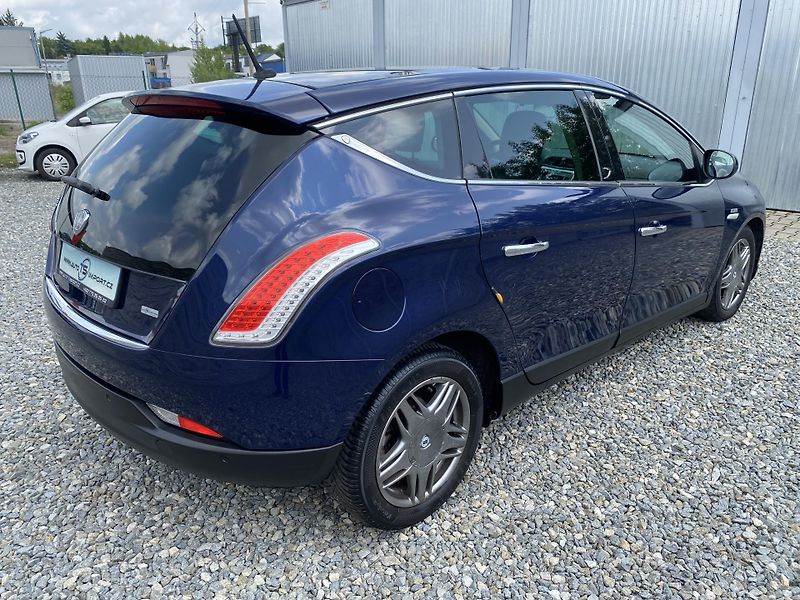Lancia Delta 2.0JTD 165PS SPORT NAVI SERVIS - fotka 12 z 169