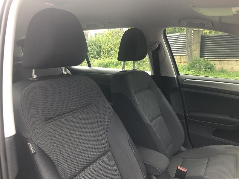 Volkswagen Golf (2013) 1,6TDI DSG Comfortl. Nez. top. - fotka 36 z 65