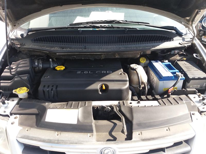 Chrysler Grand Voyager 2.8 CRD,110kW,AUTOMAT,7.MÍST!! - fotka 22 z 23