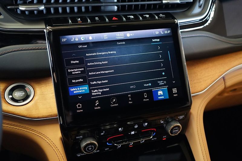 Jeep Grand Cherokee Summit Reserve L - fotka 47 z 71