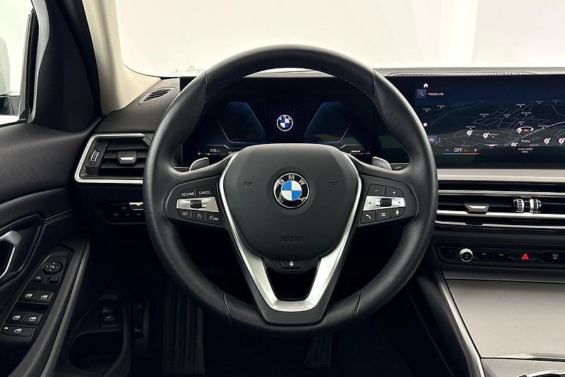 BMW Řada 3 řady 3 | 320i - fotka 20 z 24