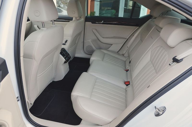 Škoda Superb (2017) 2.0 TSi 206kW DSG 4x4 L&K / ČR - fotka 17 z 50