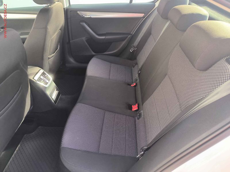 Škoda Octavia (2016) 1.6 TDi, 2.maj,ČR, AC, temp - fotka 10 z 19