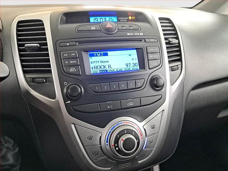 Hyundai ix20 (2014) 1.4 CVVT, Serv.kniha - fotka 12 z 16