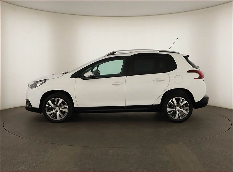 Peugeot 2008 (2018) 1.2 PureTech, Automat - fotka 3 z 14