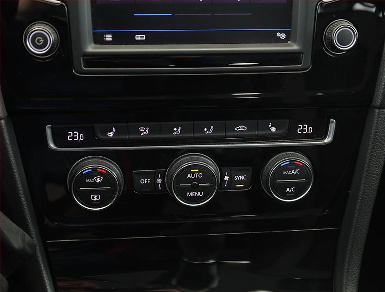 Volkswagen Golf (2016) Highline 1.6 TDI, Xenony - fotka 13 z 19