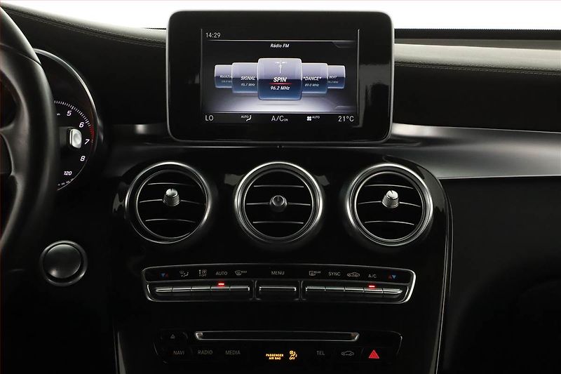 Mercedes-Benz GLC (2017) 250 4MATIC - fotka 9 z 20