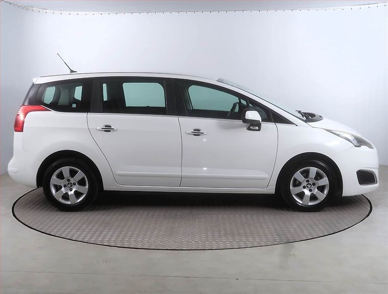 Peugeot 5008 (2013) 1.6 HDi, Tempomat - fotka 6 z 13