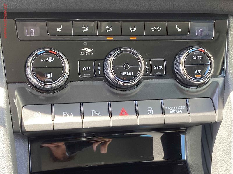 Škoda Karoq (2018) 1.0 TSi, Style, LED, kamera - fotka 14 z 18