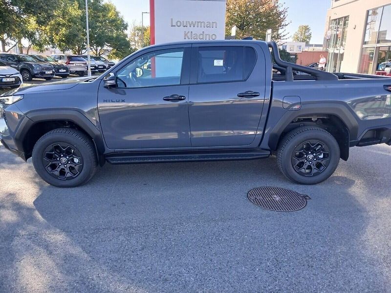 Toyota Hilux 2.8L Diesel 48V MHEV - 4x4 - 6 - fotka 3 z 9
