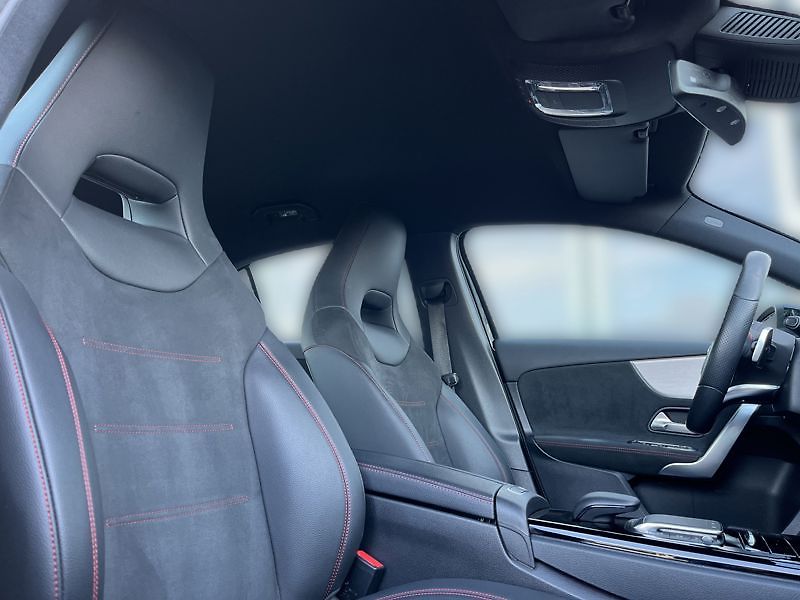 Mercedes-Benz Třídy A 200 d AMG - fotka 16 z 18