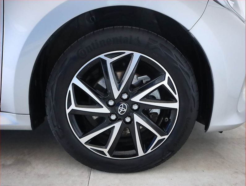 Toyota Yaris (2022) 1.5 VVT-i Hybrid - fotka 15 z 20