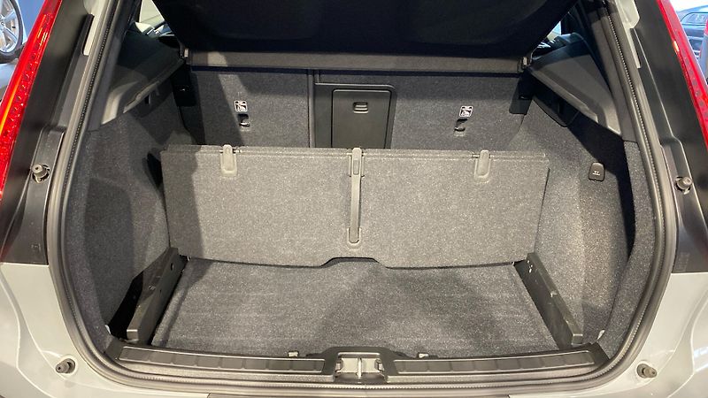 Volvo XC40 CORE, B3 FWD, 120+10 kW / 163+ - fotka 12 z 34