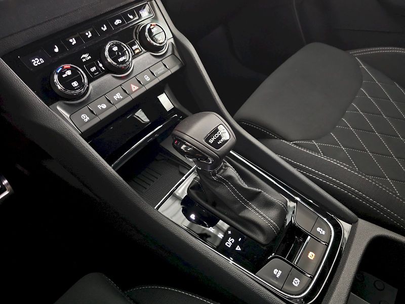 Škoda Karoq (2025) 2.0TSi 4X4 140kW SPORTLINE TAŽ - fotka 25 z 34