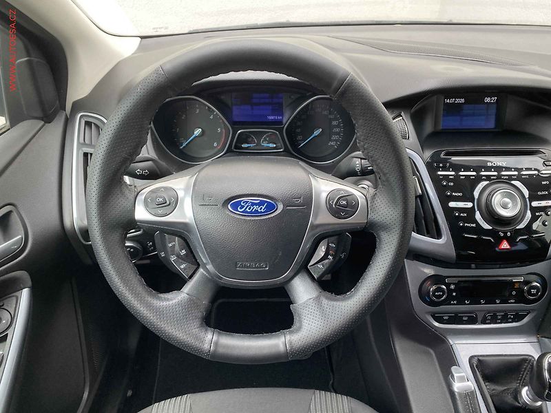 Ford Focus (2012) 1.6 TDCi, AC, xenon - fotka 11 z 17