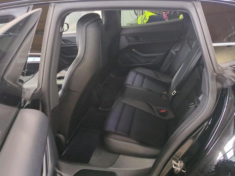 Porsche Taycan Cross Turisno 4S 93kWH - fotka 7 z 8