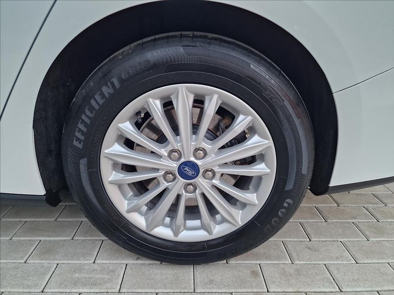Ford Focus 1.5TDCI Titanium,ČR,1.Majitel - fotka 43 z 46