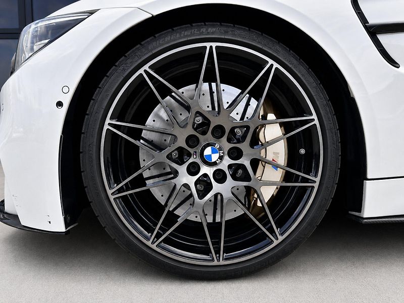 BMW M4 Competition M-Performance - fotka 25 z 25