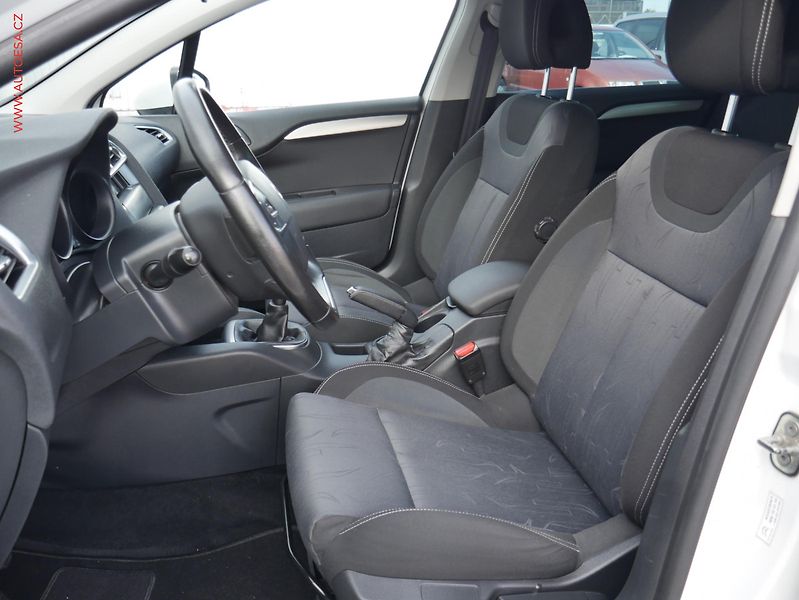 Citroën C4 (2011) 1.6i, ČR, AC, temp, park - fotka 9 z 18