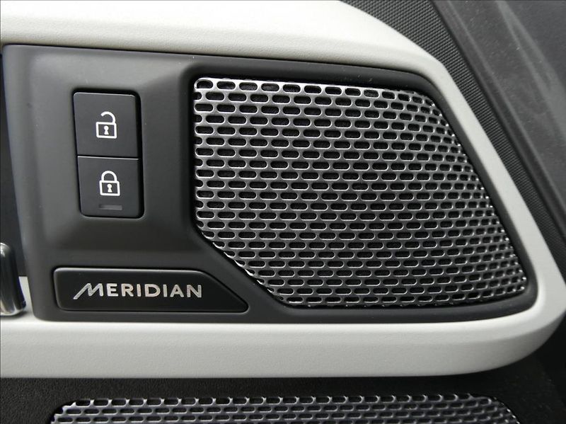 Land Rover Defender 3,0 D250 X-Dyn SE,1.maj,ČR,DPH - fotka 16 z 36
